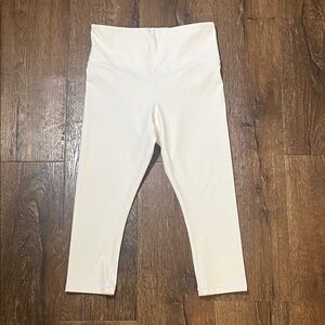 Athela Elation Ultra High Rise Capri MED Bright White LIKE NEW